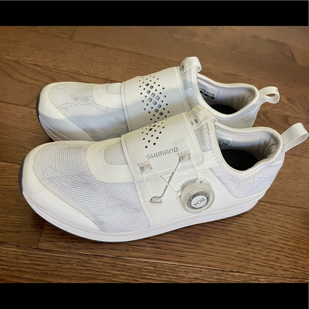 Indoor cycling shoes compatible with SPD cleats. Shimano white size 5.5 .